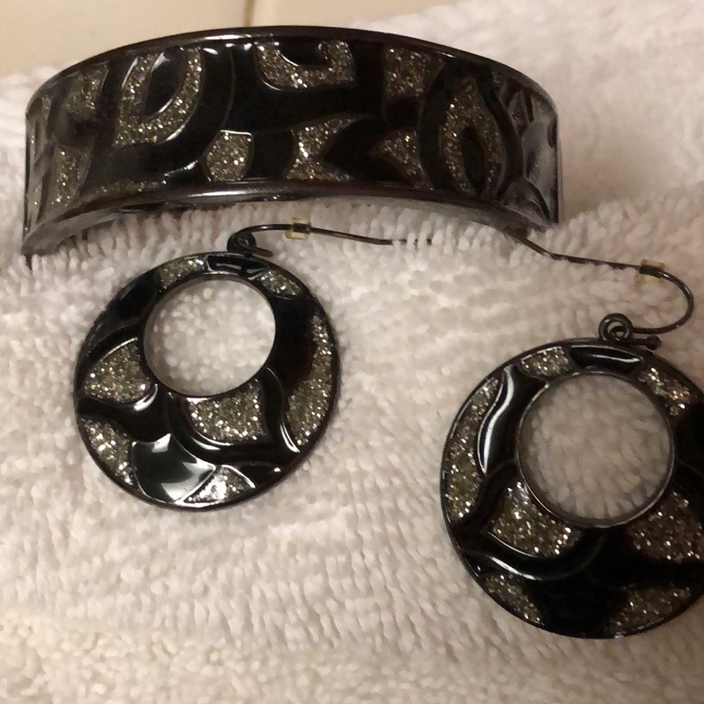 Cuff bracelet and earrings set, black & silver
